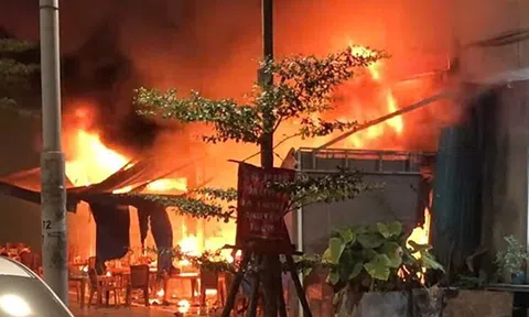 Cháy quán cà phê trong khu biệt thự liền kề ở Hà Nội