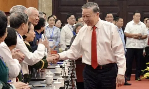 Tổng Bí thư thăm, chúc Tết Đảng bộ và nhân dân TP.HCM