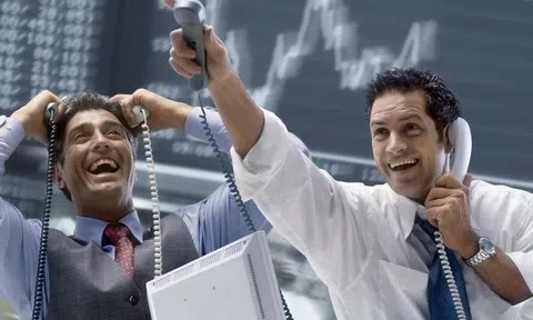 Phiên 11/2: Khối ngoại bất ngờ "rót" gần 2.200 tỷ đồng mua ròng, cổ phiếu nào là tâm điểm gom hàng?