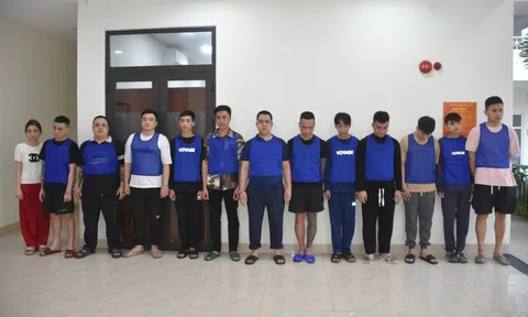 Bắt 13 đối tượng giả danh nhân viên ngân hàng, chiếm đoạt khoảng 100 tỷ đồng