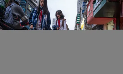 Bùn nhão bủa vây nhà dân ở điểm đen ùn tắc