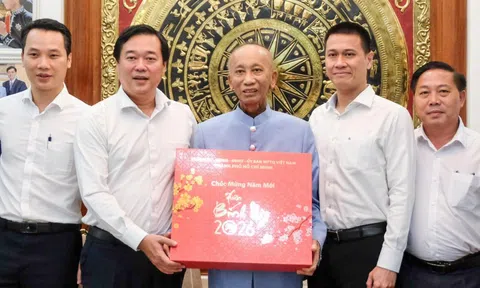 Lãnh đạo TP.HCM thăm, chúc Tết Hiệp sĩ Đại Thánh giá Lê Đức Thịnh và GS Hồ Sỹ Thoảng