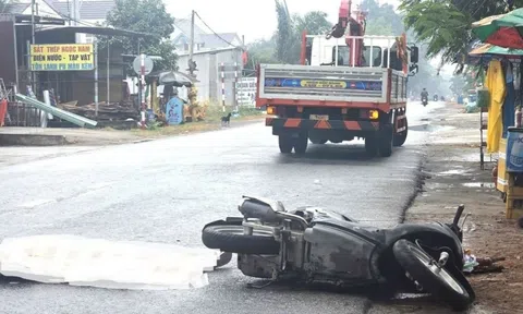 Va chạm xe cẩu, người phụ nữ đi xe máy tử vong ở TP.HCM