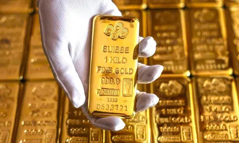 Quỹ vàng lớn nhất thế giới đột ngột bán hơn 5 tấn vàng trong phiên giá lao dốc