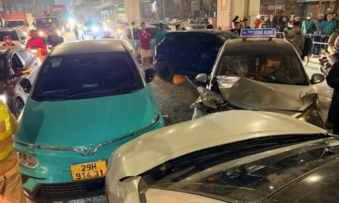 Nữ tài xế ôtô đi ngược chiều gây tai nạn liên hoàn