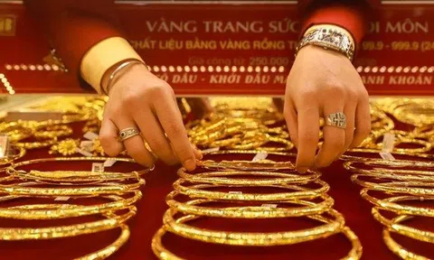 Giá vàng hôm nay 12.2: Vàng SJC "án binh" mốc 181 triệu đồng/lượng