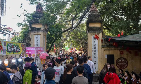 Phiên chợ trăm tuổi giữa lòng Hà Nội, mỗi năm chỉ họp một lần vào ngày 27 Tết