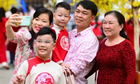 Chính phủ: Khuyến khích các cặp vợ chồng sinh đủ 2 con, phụ nữ sinh đủ 2 con trước 35 tuổi