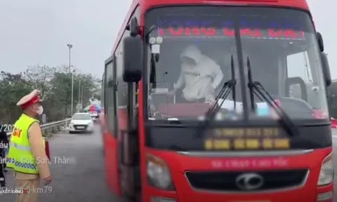 Nhồi 83 người trên xe 45 chỗ, lãnh phạt hơn 200 triệu