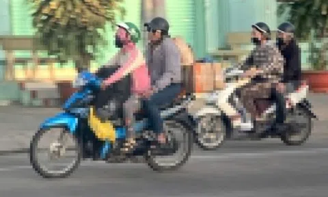 Dòng phương tiện ùn ùn từ TP.HCM về miền Tây