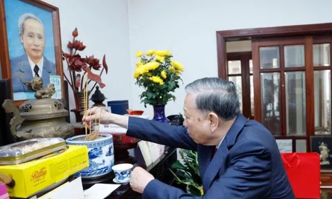 Tổng Bí thư dâng hương tưởng niệm Thủ tướng Phạm Văn Đồng