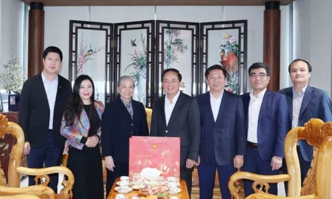 Trưởng Ban Tuyên giáo và Dân vận TW chúc Tết gia đình các nhân sĩ