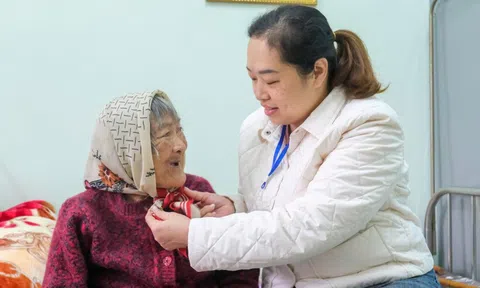 Nơi cụ bà U100 và những đứa trẻ mồ côi cùng đón Tết