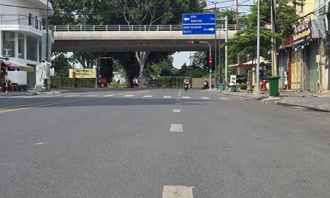 Cửa ngõ sân bay, bến xe Miền Đông khác lạ chiều 26 Tết