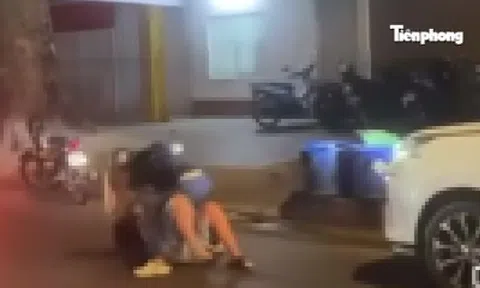 Hai tài xế vật lộn, đánh nhau giữa đường gây xôn xao ngày giáp Tết