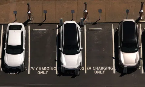 Doanh số xe điện hóa toàn cầu giảm trong tháng 1/2026