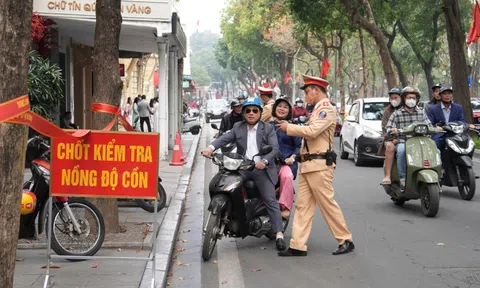 Chủ quan mùng 1 đầu năm, tài xế ăn sáng uống rượu “dính” phạt nồng độ cồn