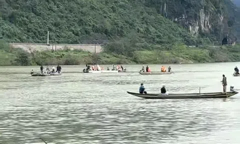 Vụ lật thuyền trên sông Gianh: 2 người chết, 2 người mất tích