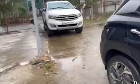 Tài xế đỗ xe chặn lối đi còn thách 'đỗ đến mai' nhận 'mưa gạch đá'