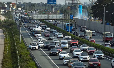 Mùng 4 Tết: Xử lý 8.241 tài xế vi phạm; Hà Nội bắt đầu ùn tắc ở cửa ngõ