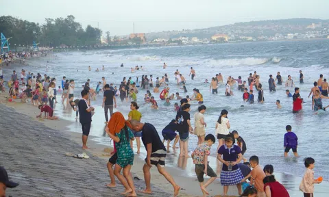 Du lịch đầu năm bứt phá: Mũi Né hút khách quốc tế, làng sinh thái hút gia đình trẻ