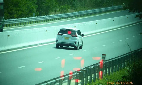 Nhiều ô tô, xe khách vi phạm tốc độ trên cao tốc cả ngày lẫn đêm