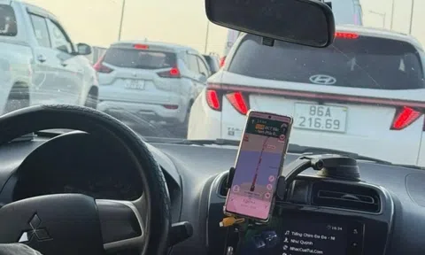 Chiều mùng 5 Tết, nhiều tuyến đường về TP.HCM kẹt cứng phương tiện