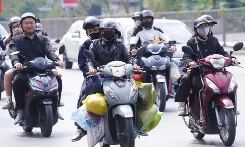 Lỉnh kỉnh buồng chuối, bó rau: Người dân trở lại Thủ đô