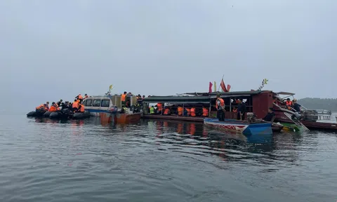Vụ chìm tàu trên hồ Thác Bà: Đoàn gia đình đi chúc tết về thì gặp nạn