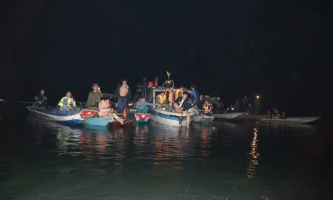 Nỗ lực tìm kiếm nạn nhân mất tích trong vụ chìm tàu ở hồ Thác Bà