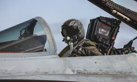 Mỹ đầu tư hàng chục triệu USD trang bị mũ bảo hiểm thế hệ mới cho phi công