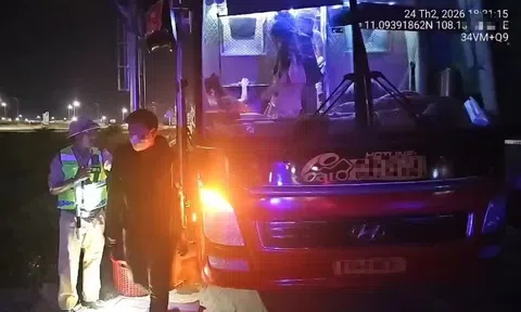 Xe khách chở quá 17 người trên cao tốc Vĩnh Hảo - Phan Thiết bị xử phạt 127 triệu đồng