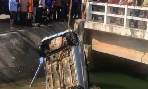 Tin mới vụ hai thi thể cùng ôtô dưới kênh ở Gia Lai