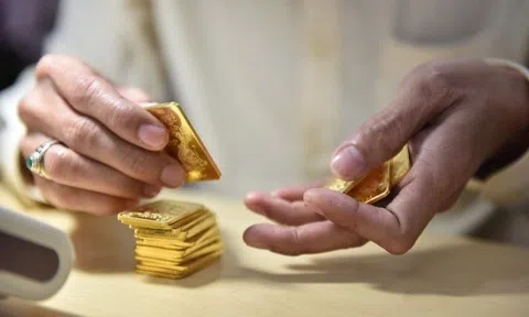 Giá vàng hôm nay 24.2: Tăng phi mã, SJC chạm mốc 185 triệu đồng