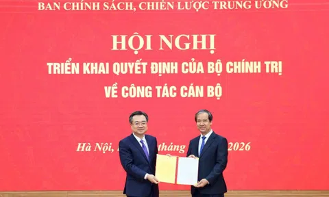 Bộ trưởng Nguyễn Kim Sơn được Bộ Chính trị điều động, phân công chức vụ mới