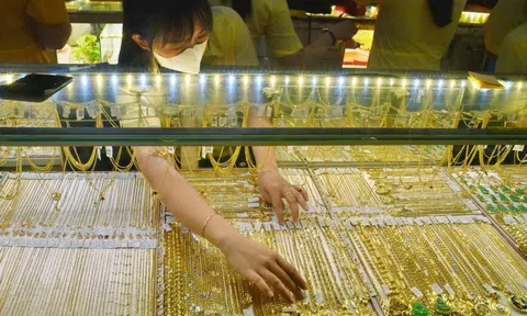 Giá vàng hôm nay 26.2: SJC bật tăng lên mốc 185,3 triệu đồng/lượng