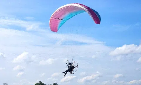 Bay dù lượn xả stress