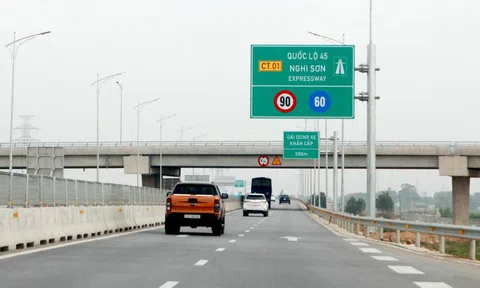 Bộ trưởng Bộ Xây dựng chỉ đạo thu phí 5 đoạn cao tốc Bắc - Nam từ ngày 2-3