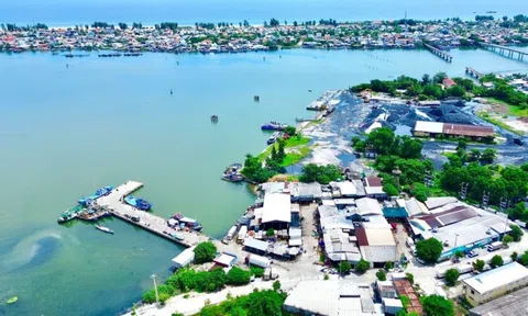 Hai mẹ con tử nạn, Huế dừng hội đua ghe truyền thống