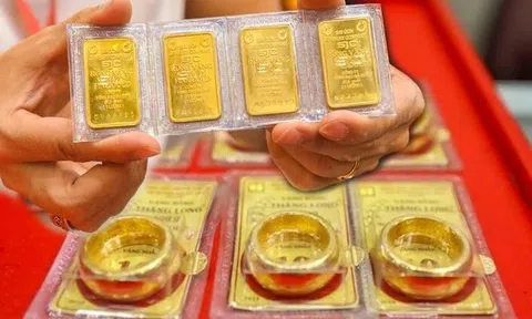 Giá vàng chiều nay 3/3: Tiếp tục giảm, người dân xếp hàng tranh thủ mua vào chờ tăng giá