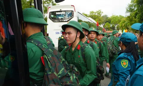 Chủ tịch Quốc hội Trần Thanh Mẫn dự lễ giao nhận quân tại Tp.HCM