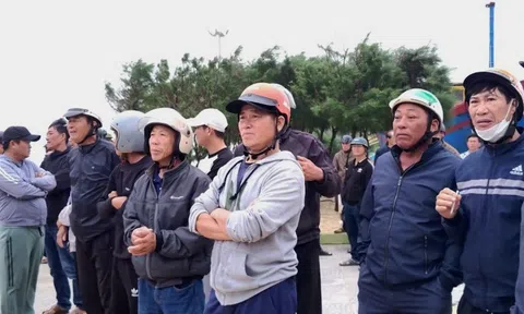 Tàu chìm ở cửa biển Nhật Lệ, 7 thuyền viên đều mặc áo phao bơi vào nhưng một người chết