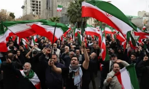 App cầu nguyện bị hack, phát thông điệp đầu hàng tới người Iran