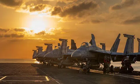 Mỹ đánh chìm tàu chiến Iran, NATO bắn hạ tên lửa từ Iran nhằm vào Thổ Nhĩ Kỳ