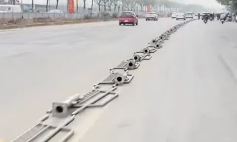 Tháo dỡ rào chắn phân làn trên đường Võ Chí Công, lãnh đạo Sở Xây dựng Hà Nội nói gì?