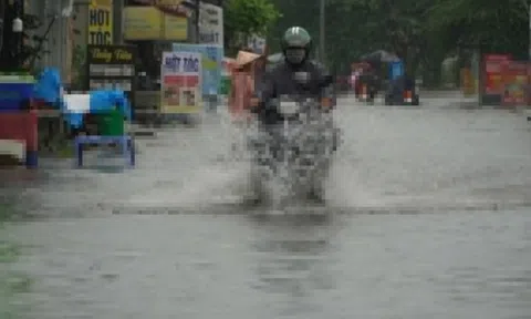 Nam Bộ, Tây Nguyên đón mưa lớn trái mùa