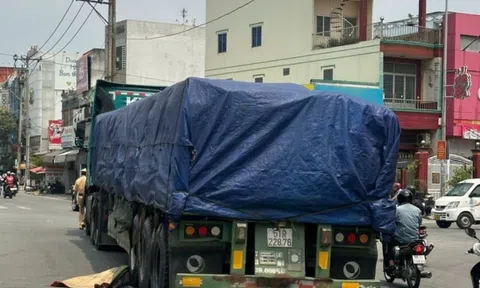 Xe đầu kéo va chạm xe máy điện, nữ sinh 16 tuổi tử vong