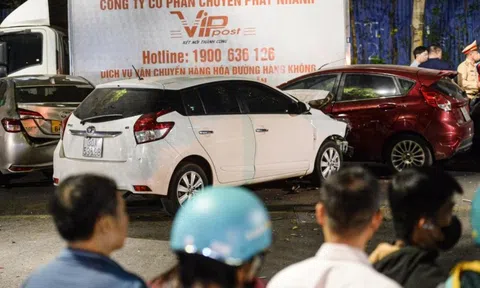 Ôtô tông liên hoàn 7 phương tiện ở Hà Nội