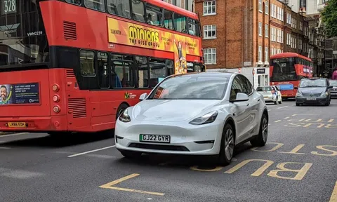 'Cơn ác mộng' của Tesla tại Anh vẫn chưa chấm dứt