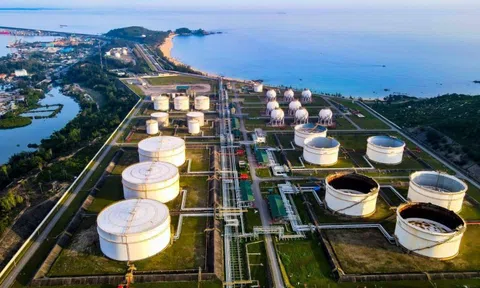 Thủ tướng yêu cầu không để thiếu xăng dầu, thiếu điện, năng lượng